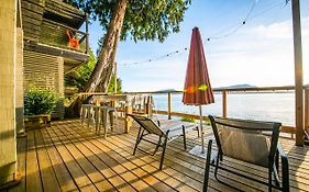 Waterfront Cottage With Superb Coastline Views