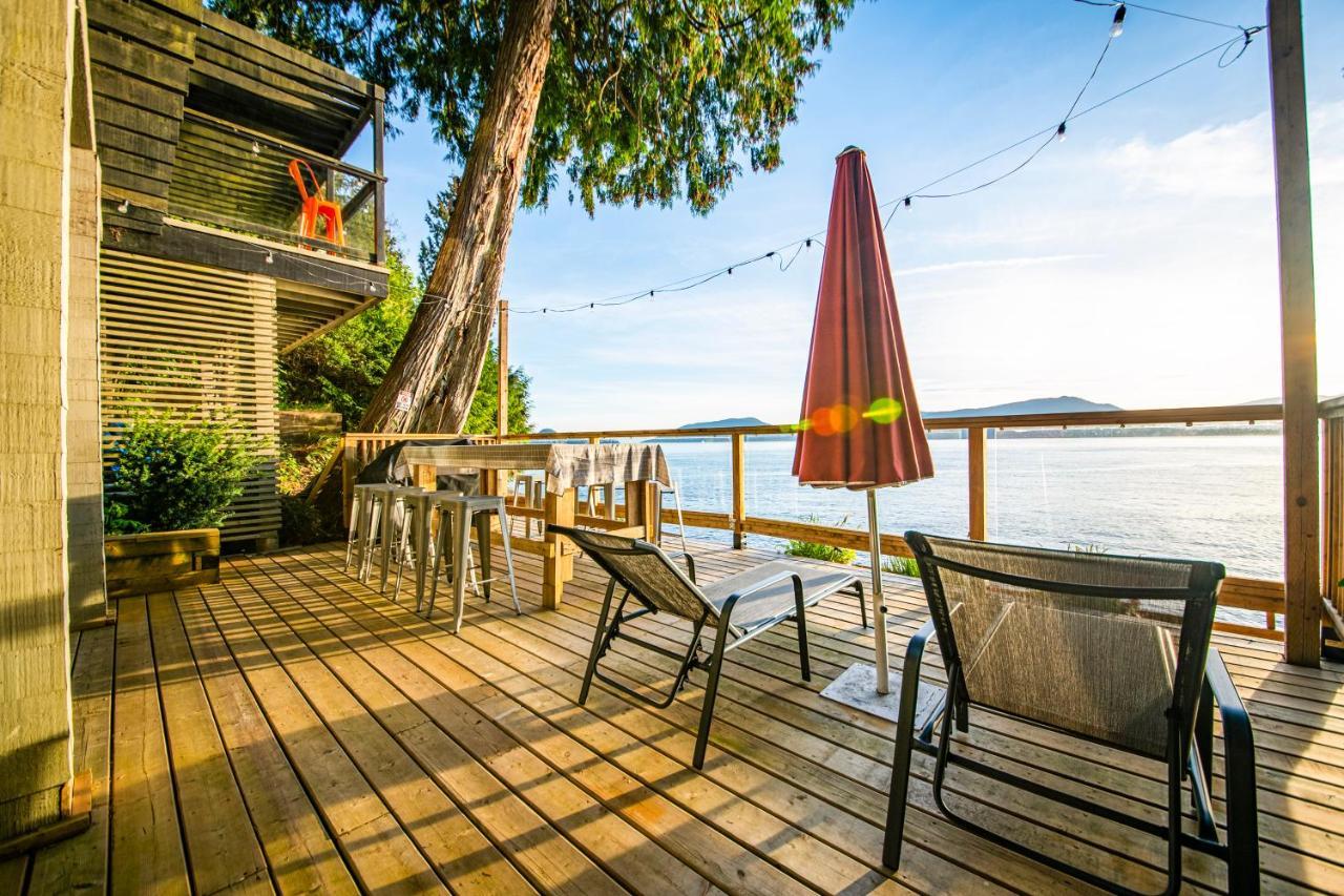 Waterfront Cottage With Superb Coastline Views West Vancouver Exterior photo