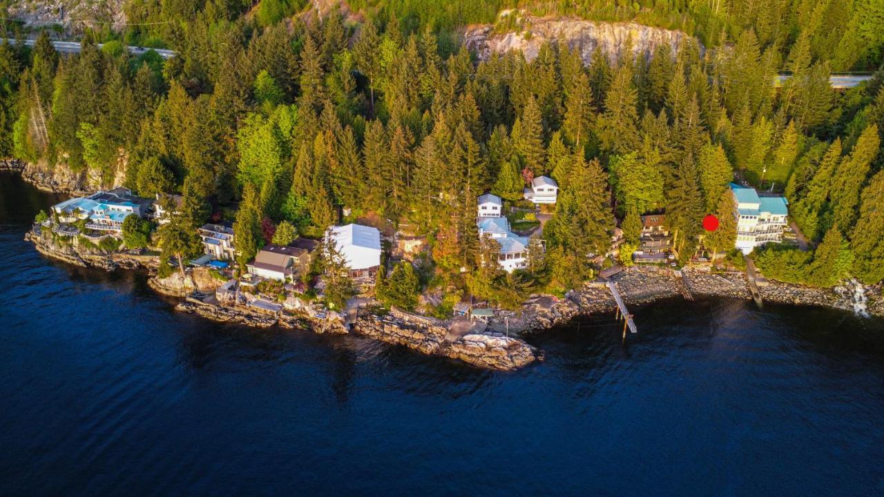 Waterfront Cottage With Superb Coastline Views West Vancouver Exterior photo