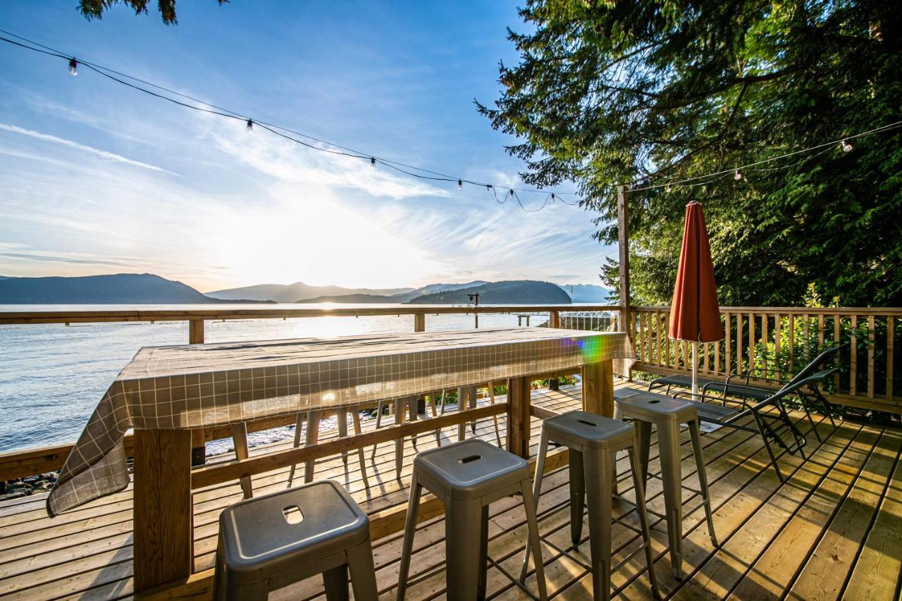 Waterfront Cottage With Superb Coastline Views West Vancouver Exterior photo